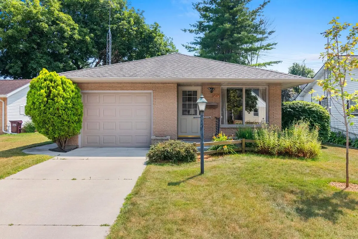 2027 Markham STREET, Manitowoc, WI 54220 - #1