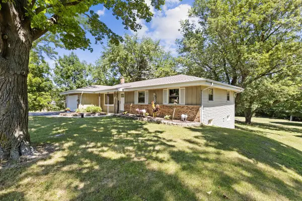 W230S5930 Molla DRIVE, Waukesha, WI 53189