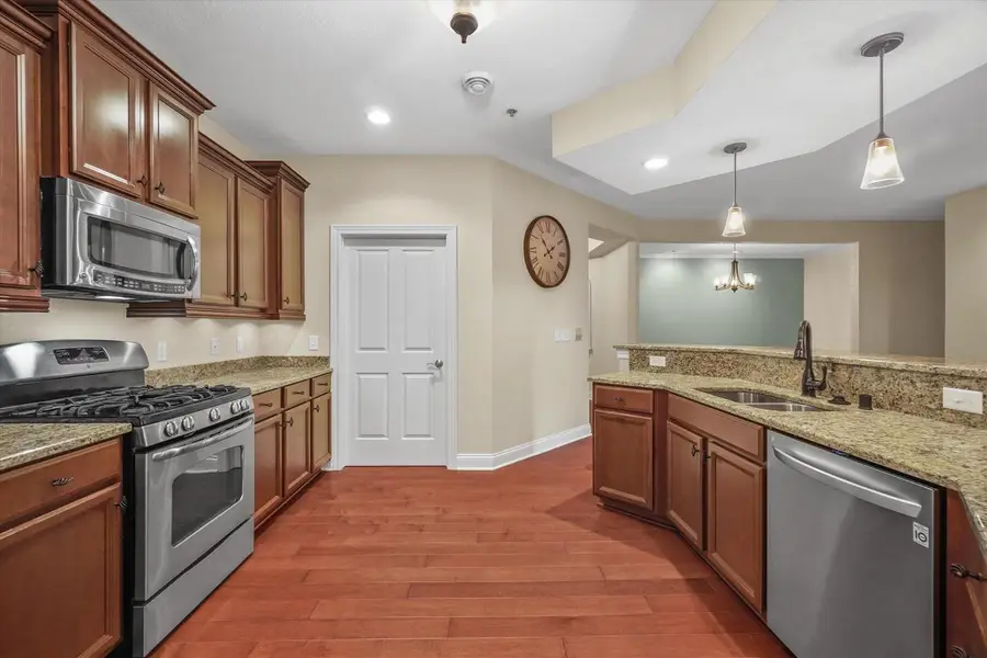 17490 Crest Hill DRIVE #10, Brookfield, WI 53045 - #3