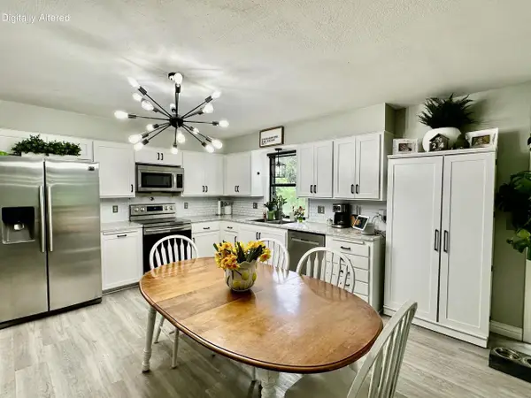 1894 Annette COURT, West Bend, WI 53090