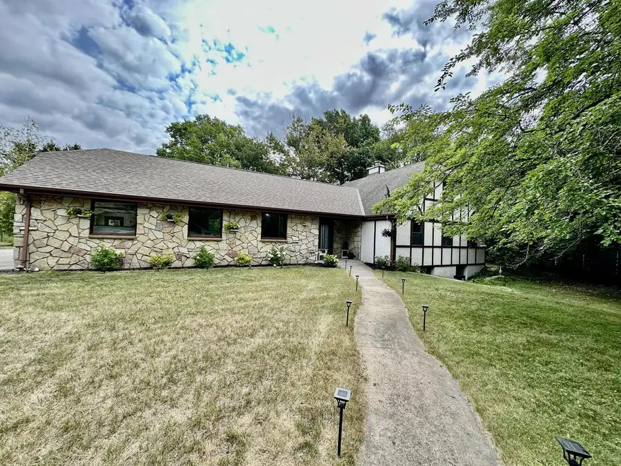 1894 Annette COURT, West Bend, WI 53090 - #2