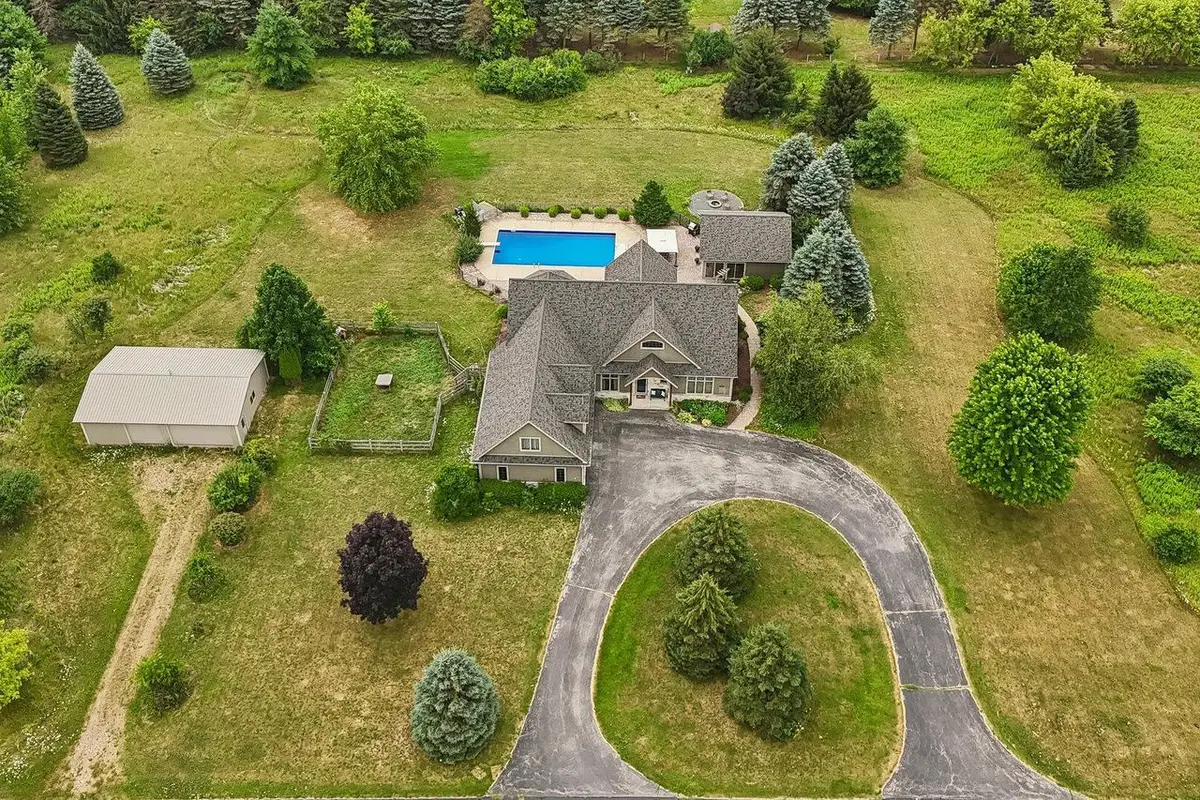 W287N8810 Center Oak ROAD, Hartland, WI 53029 - #1