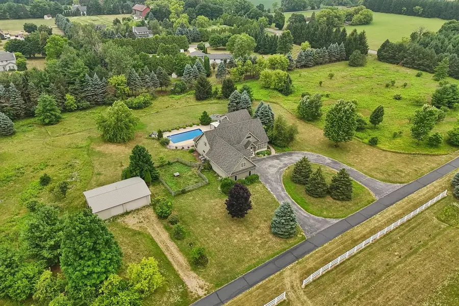 W287N8810 Center Oak ROAD, Hartland, WI 53029 - #2