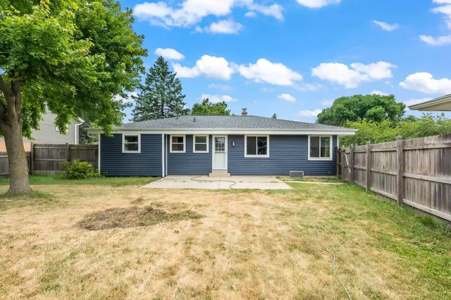 1020 Lilac LANE, Pewaukee, WI 53072 - #2