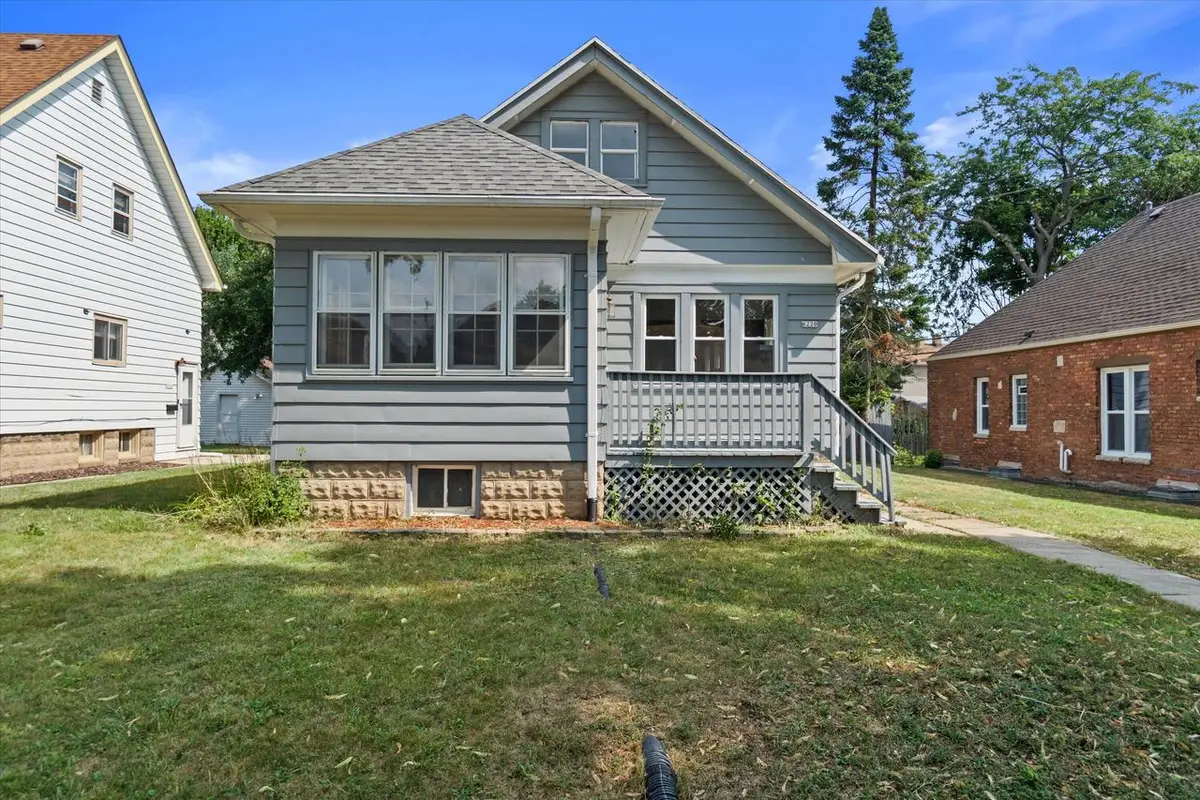 6220 W Girard AVENUE, Milwaukee, WI 53210 - #1