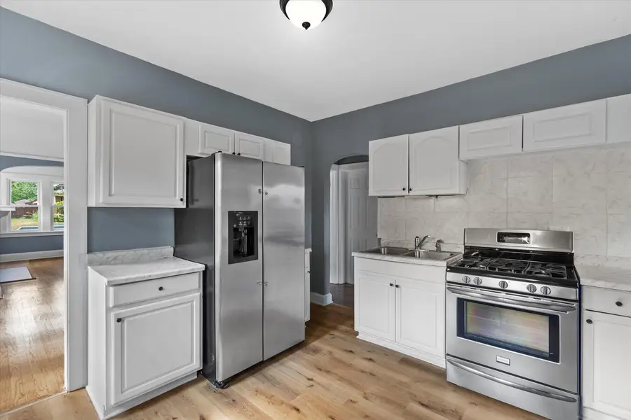 6220 W Girard AVENUE, Milwaukee, WI 53210 - #2
