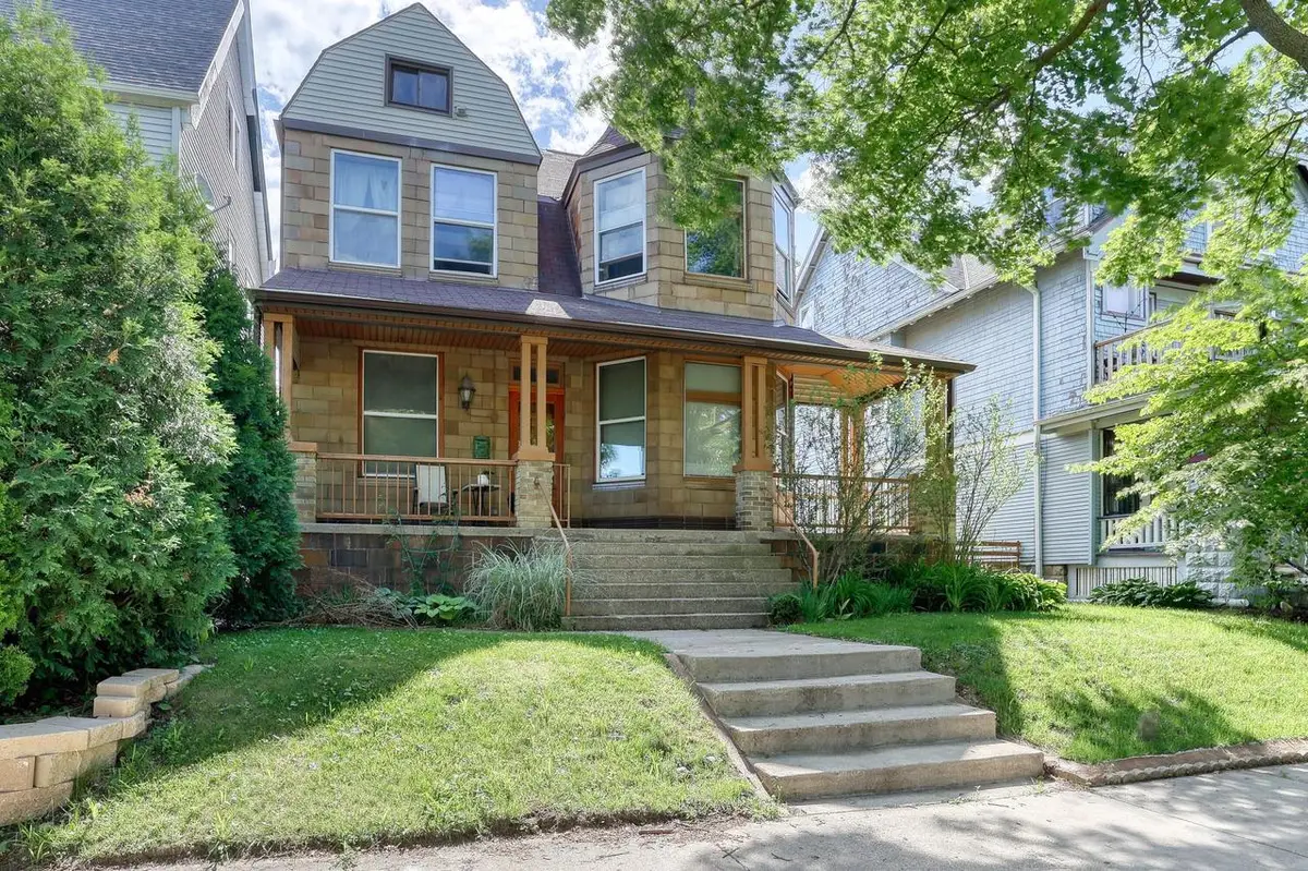 546 N 32nd STREET, Milwaukee, WI 53208 - #1