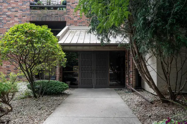 2350 W Good Hope ROAD #254, Glendale, WI 53209