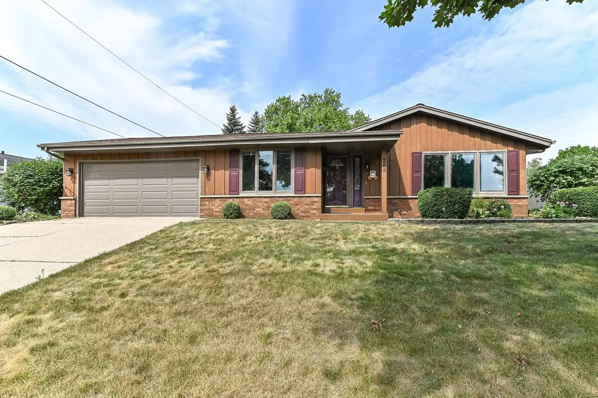 209 Parkview DRIVE, Burlington, WI 53105 - #1