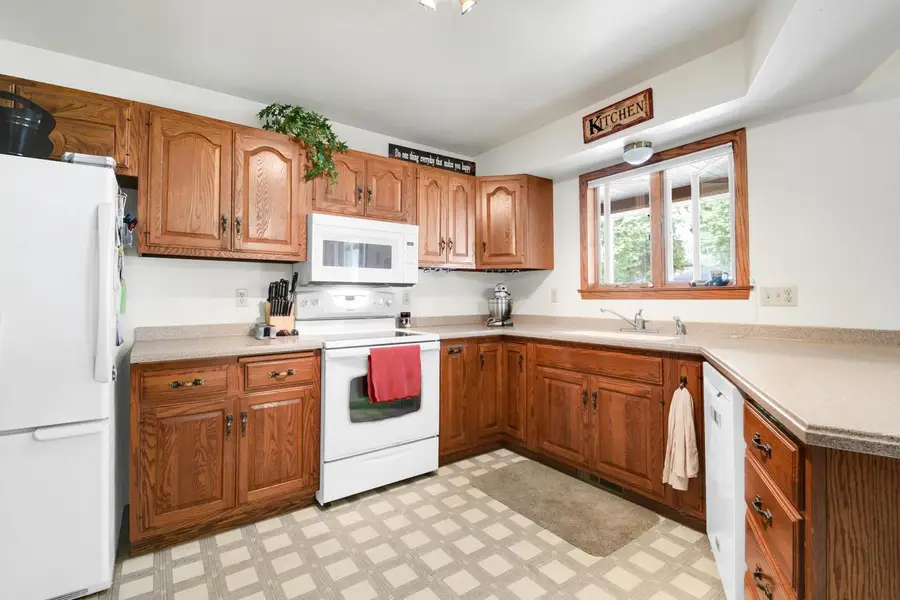 982 W Acorn DRIVE, Lomira, WI 53048 - #3