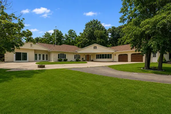 903 W Hazel Ridge ROAD, Elkhorn, WI 53121
