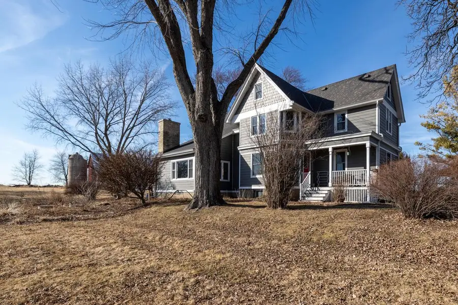 1615 Ulao PARKWAY S, Grafton, WI 53024 - #2