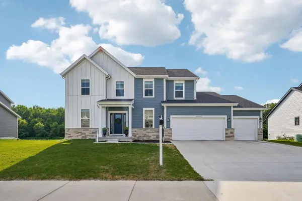 W242N5623 Peppertree DRIVE S, Sussex, WI 53089