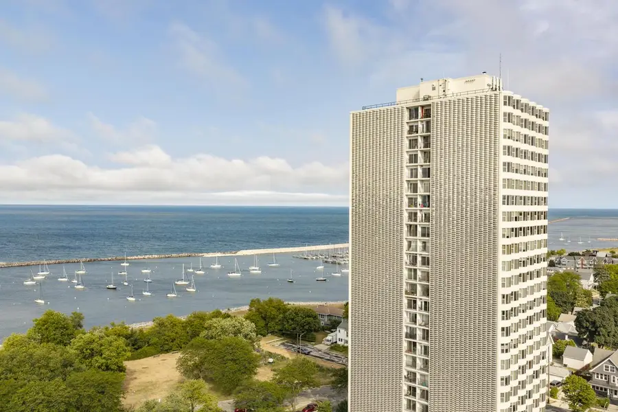 2525 S Shore DRIVE #16D, Milwaukee, WI 53207 - #2