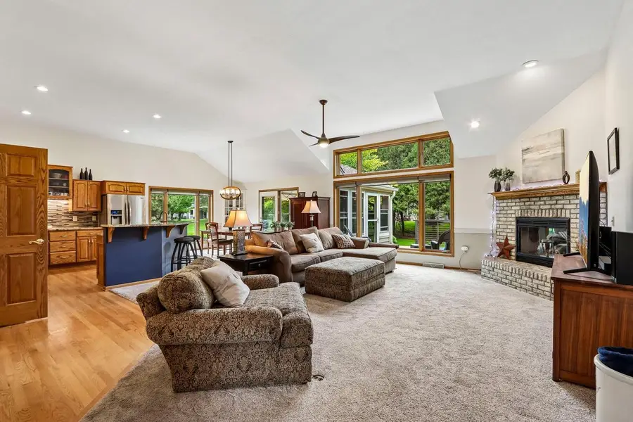 W263N2367 Deer Haven DRIVE, Pewaukee, WI 53072 - #2