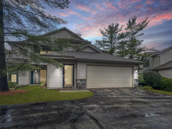 2264 Circle Ridge ROAD #D, Delafield, WI 53018