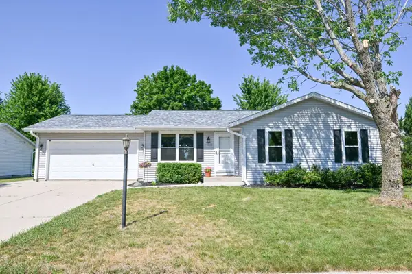 W201N16255 Ash DRIVE, Jackson, WI 53037