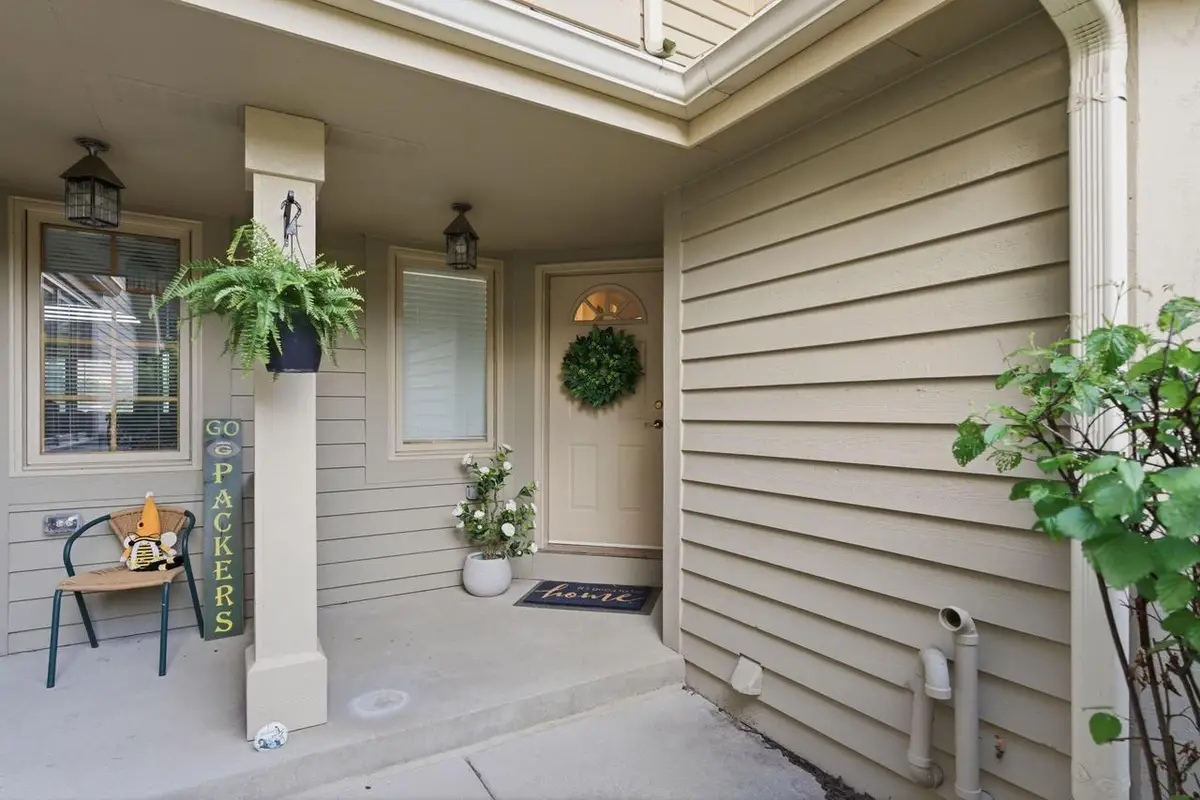 W240N2160 Dorchester DRIVE #11B, Pewaukee, WI 53072 - #1