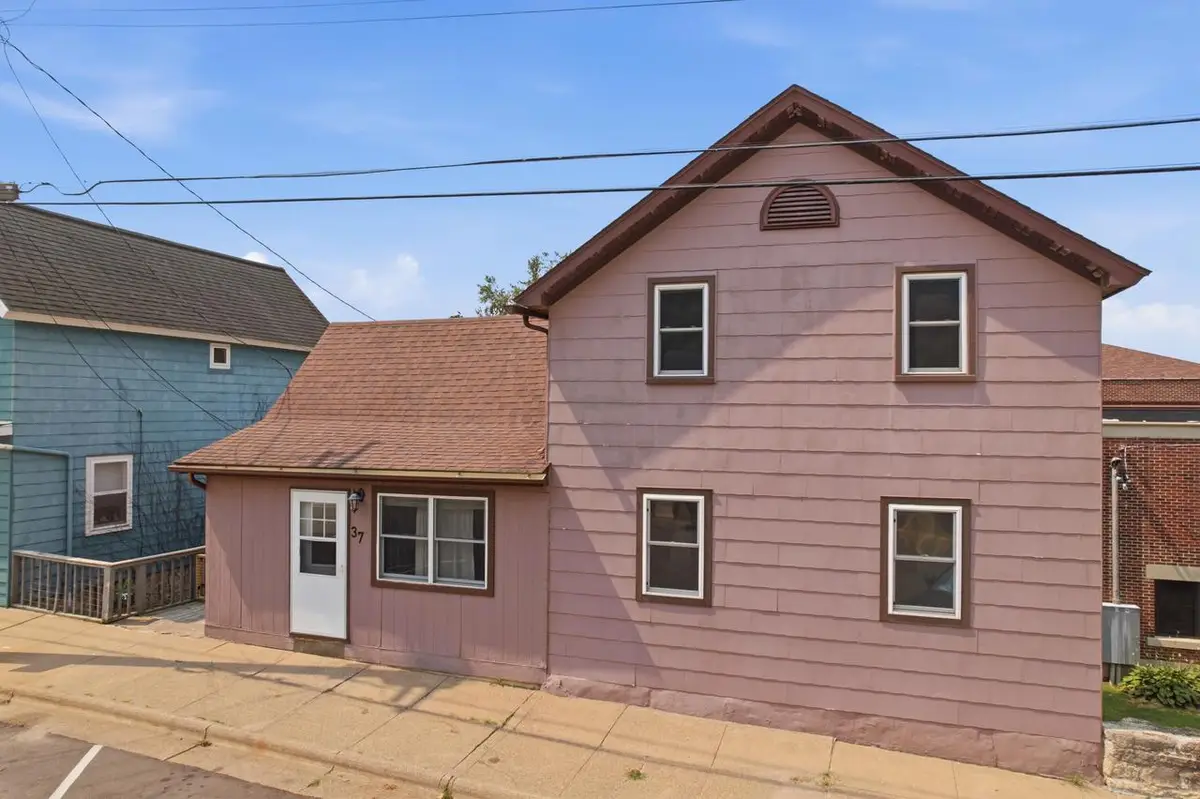 37 N Hill STREET, Fountain City, WI 54629 - #1
