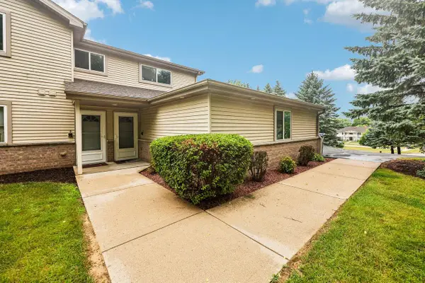 842 Evergreen Drive #1, Hartford, WI 53027