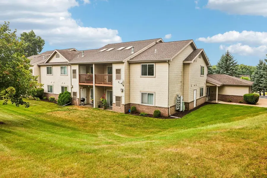 842 Evergreen Drive #1, Hartford, WI 53027 - #2