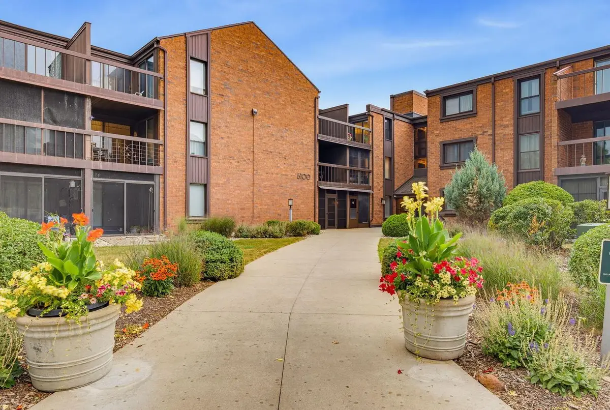 6100 W Stonehedge DRIVE #365D, Greenfield, WI 53220 - #1