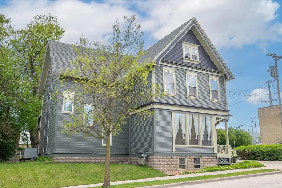 531 W Grand AVENUE, Port Washington, WI 53074 - #2