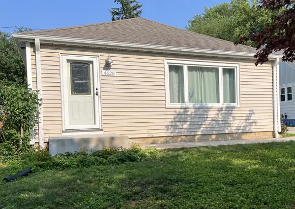 4628 N Hollywood AVENUE, Whitefish Bay, WI 53211