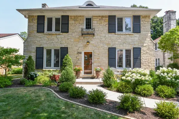 2510 N Harding BOULEVARD, Wauwatosa, WI 53226