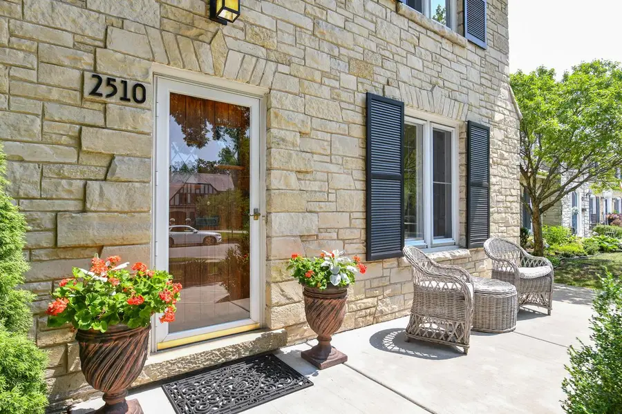 2510 N Harding BOULEVARD, Wauwatosa, WI 53226 - #2