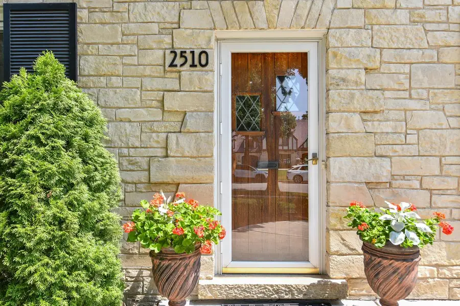 2510 N Harding BOULEVARD, Wauwatosa, WI 53226 - #3
