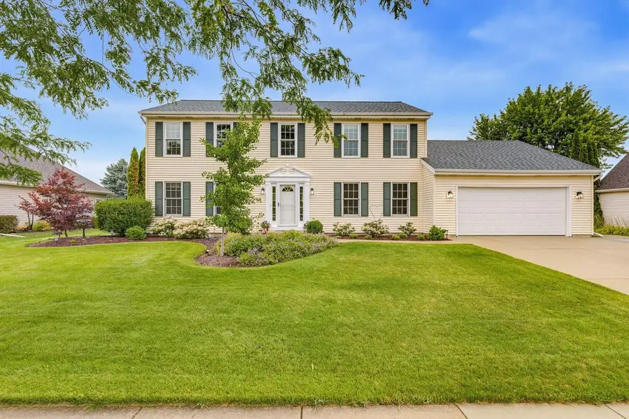 688 W Hickory LANE, Saukville, WI 53080 - #2