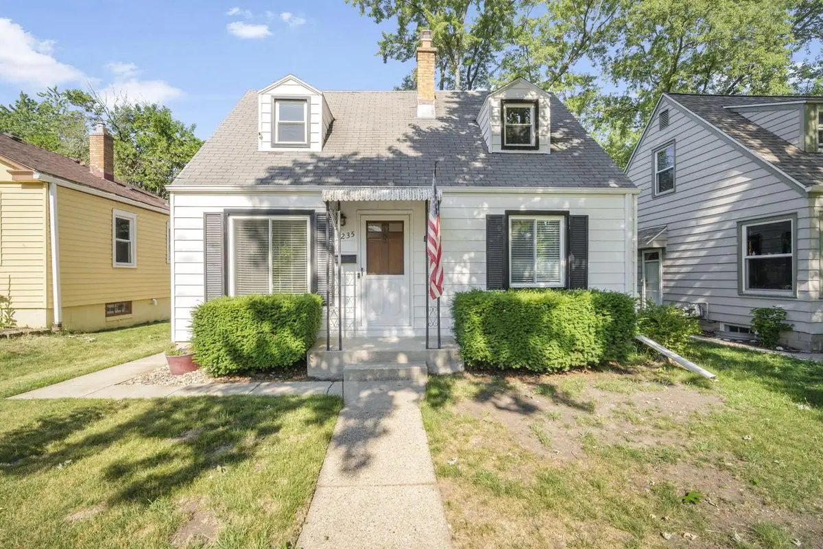3235 N 88th STREET, Milwaukee, WI 53222 - #1