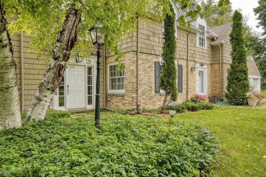 825 Lone Tree ROAD, Elm Grove, WI 53122 - #3