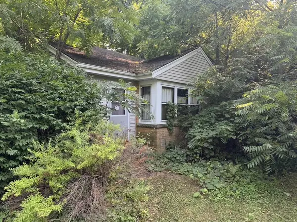 3629 W Woodward DRIVE, Franklin, WI 53132