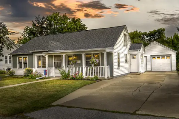 122 Elm STREET, Pewaukee, WI 53072