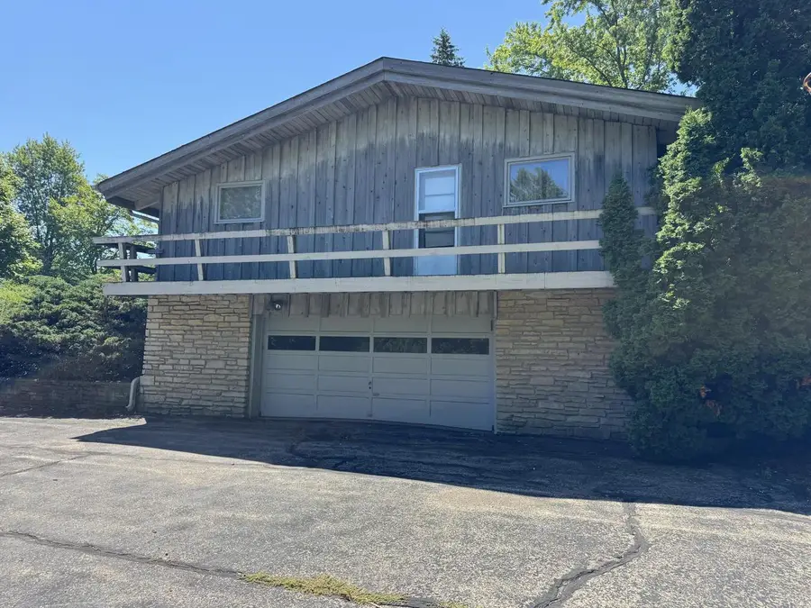 10117 N Greenview DRIVE, Mequon, WI 53092 - #2