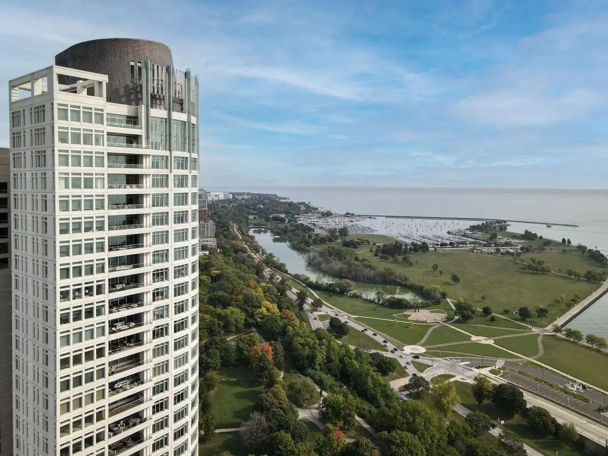 825 N Prospect AVENUE #902, Milwaukee, WI 53202 - #1