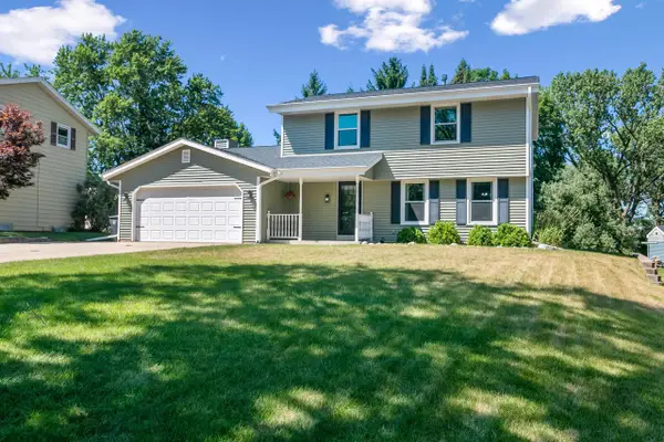241 Parkview COURT, Pewaukee, WI 53072