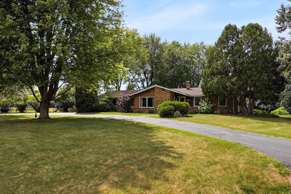 W224N5025 East View DRIVE, Sussex, WI 53089 - #1