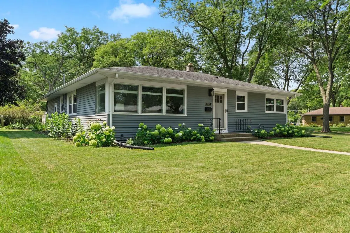 1333 Bluebird TERRACE, Waukesha, WI 53188 - #1