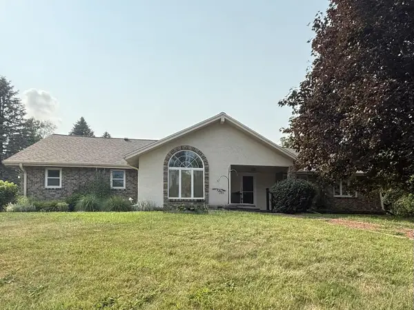 5320 W Lake DRIVE, West Bend, WI 53095