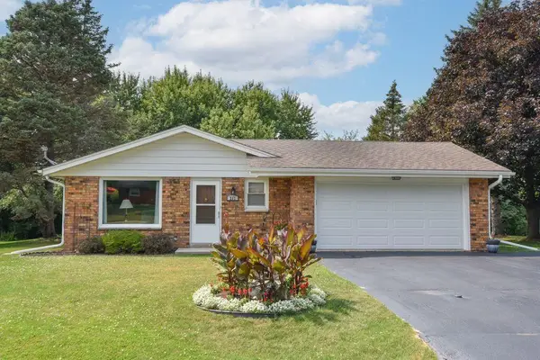 211 Oakview DRIVE, Slinger, WI 53086