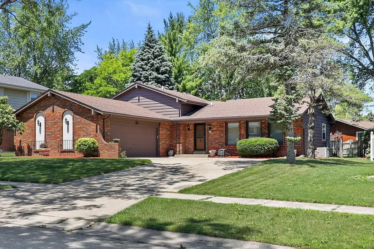 480 E Arthur DRIVE, Oak Creek, WI 53154 - #1