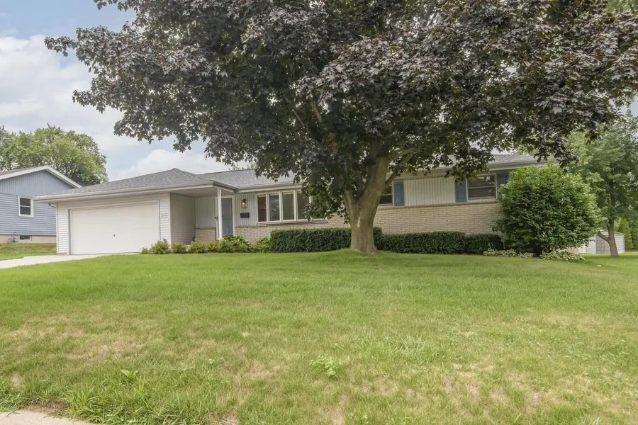 W143N8317 Oxford STREET, Menomonee Falls, WI 53051 - #2