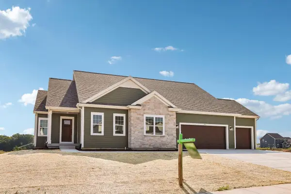 438 Sandstone STREET, Slinger, WI 53086