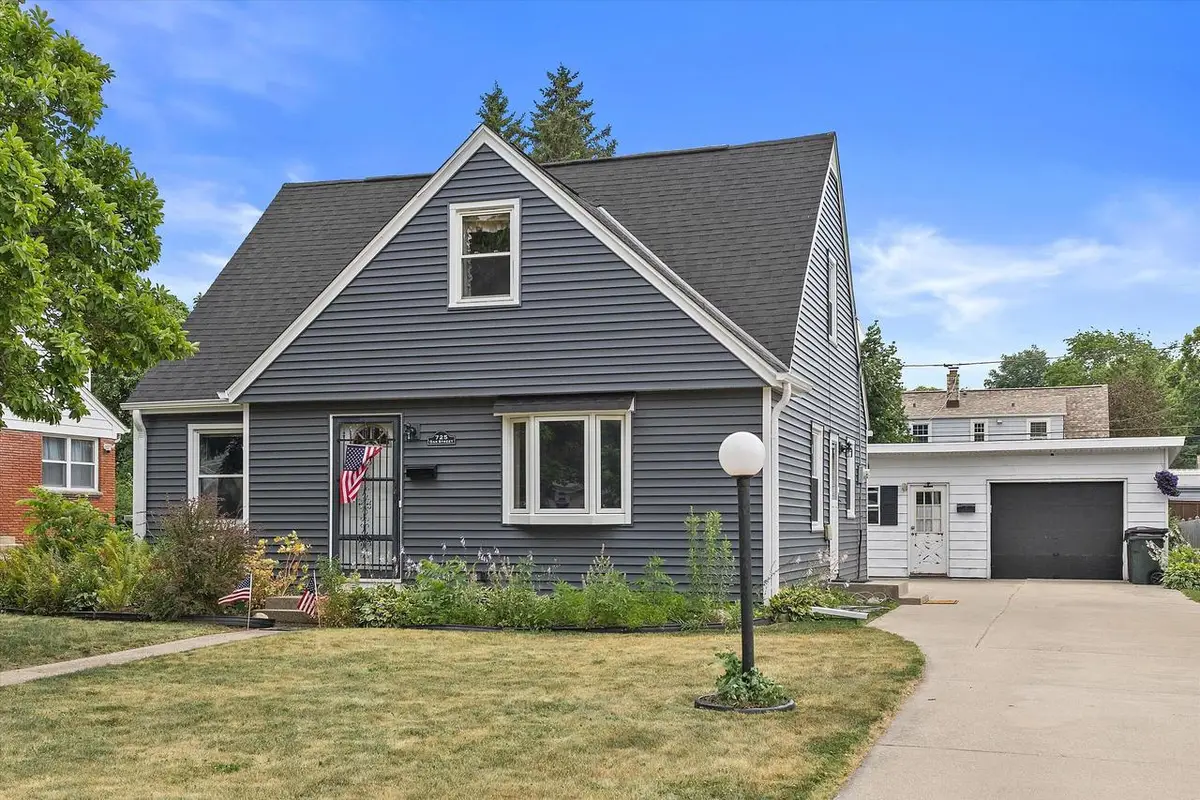 725 Oak STREET, South Milwaukee, WI 53172 - #1