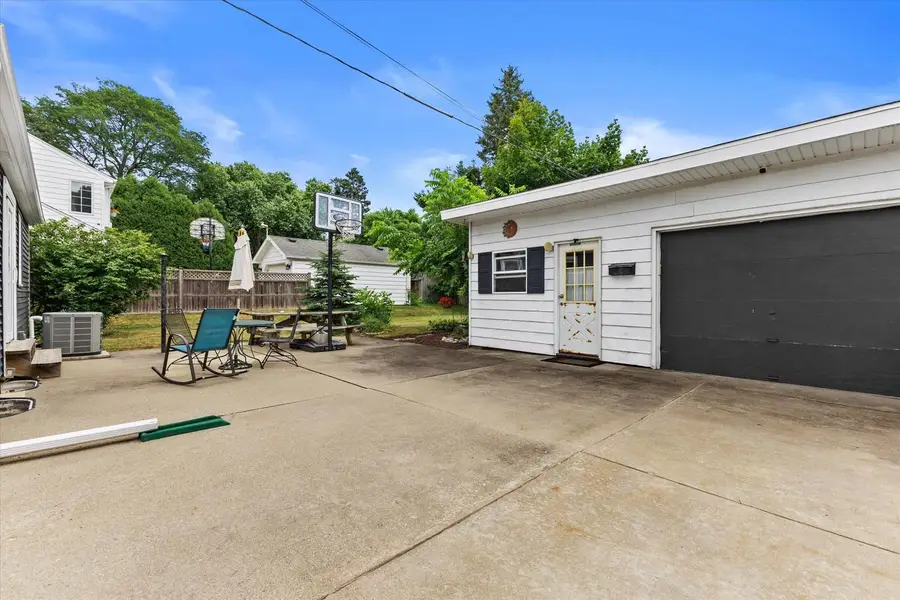 725 Oak STREET, South Milwaukee, WI 53172 - #2