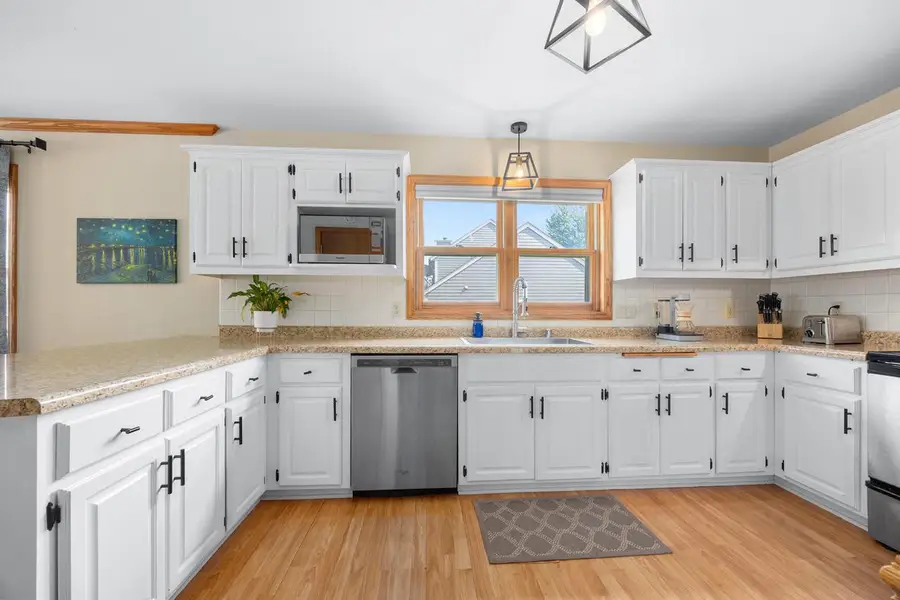 W145N10546 Heritage Hills PARKWAY, Germantown, WI 53022 - #2