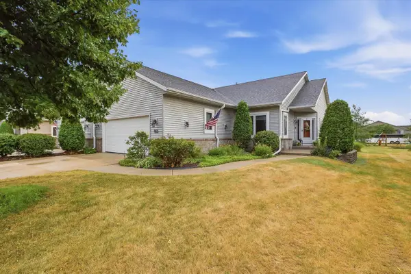 N7791 Maple Ridge ROAD, Oconomowoc, WI 53066
